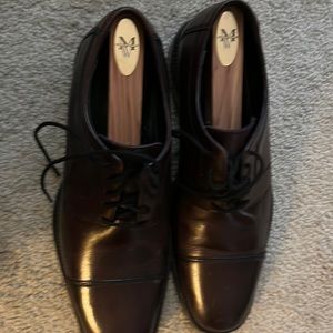 Johnston & Murphy size 8.5 men’s shoes. Worn only once.Great condition.